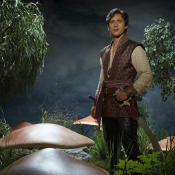 Cyrus (Peter Gadiot)