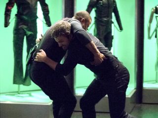 Arrow (617) - Brothers in Arms