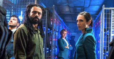 Daveed Diggs and Jennifer Connelly (Snowpiercer)