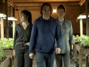 Fear the Walking Dead (611) - "The Holding"